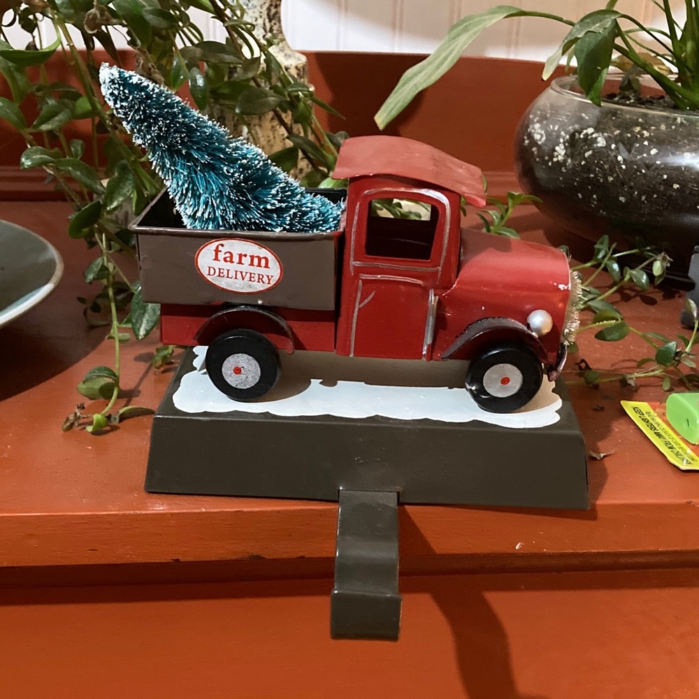 Red Farm Delivery Holiday Truck Decor